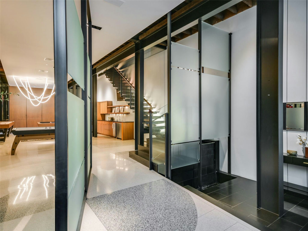 811 Congress Ave — photo 2