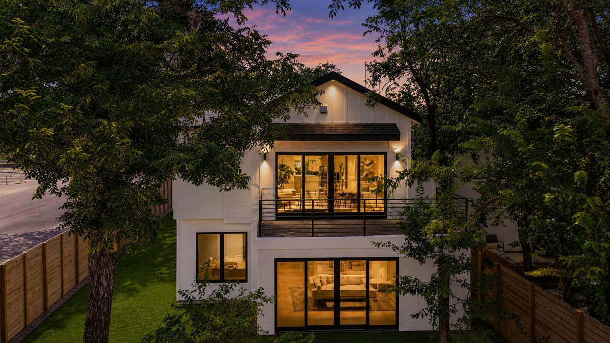 752 Pedernales St — exterior