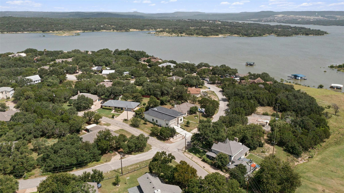 21408 Lakefront Dr — photo 2