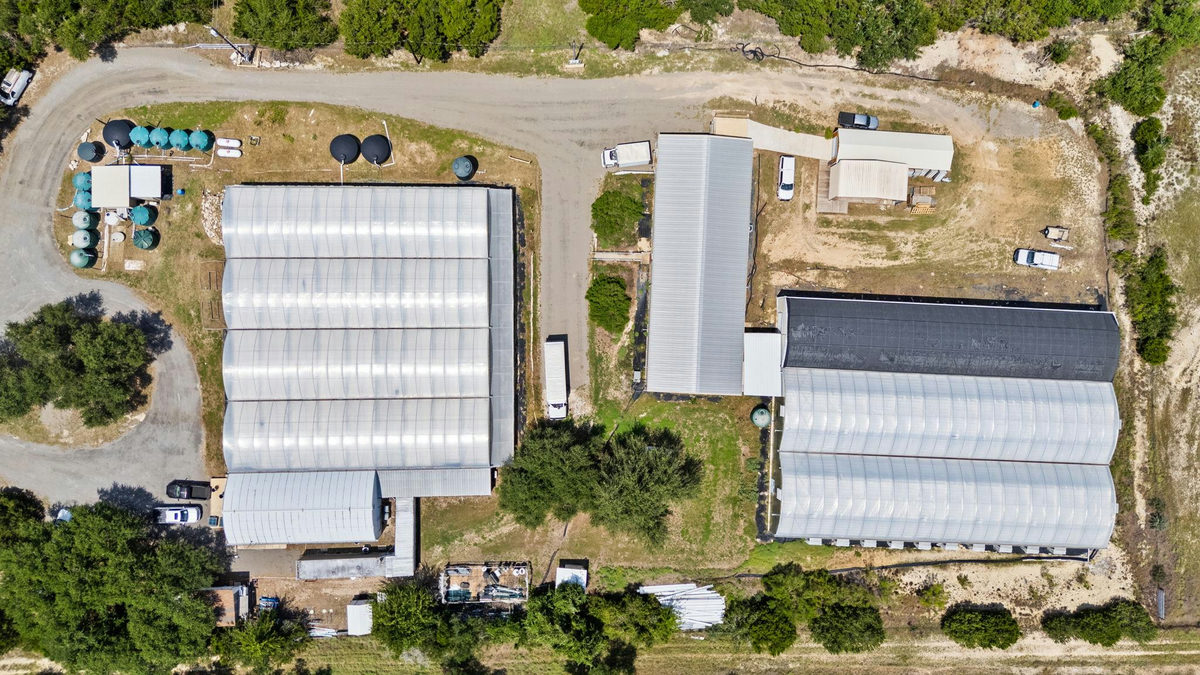 5820 W US Hwy 290 Hwy W — exterior