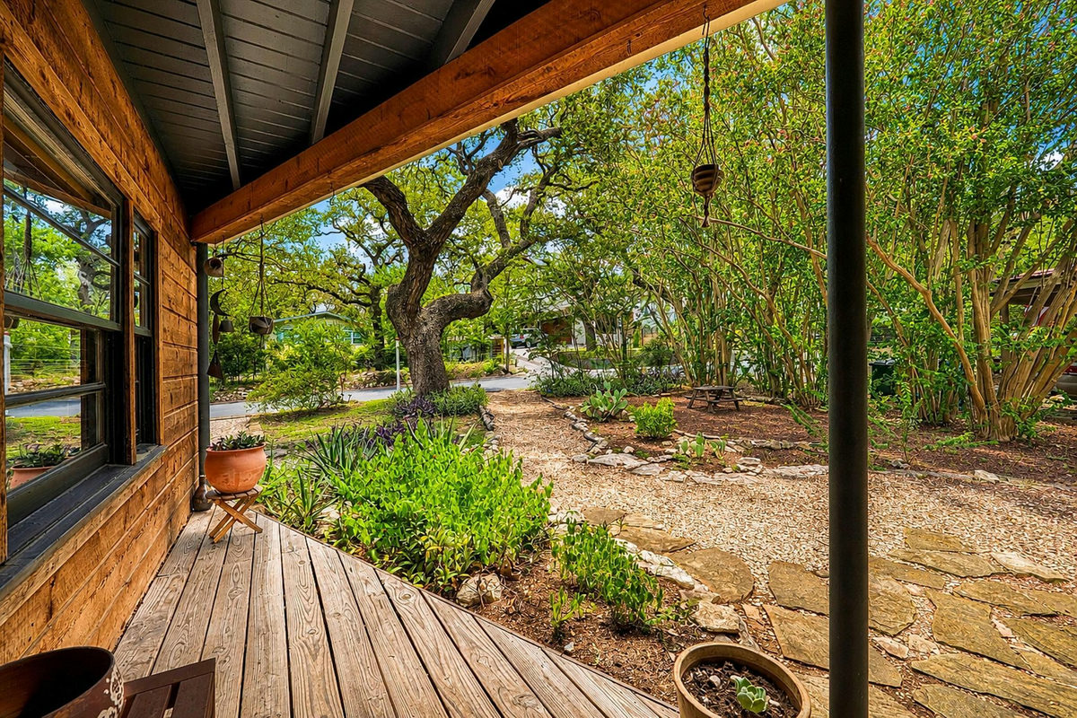 2209 La Casa Dr — photo 2
