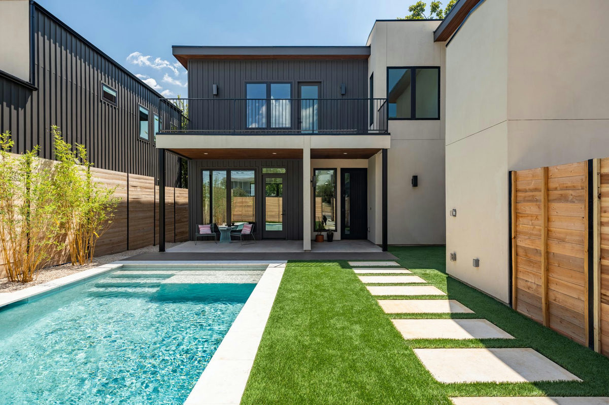 6210 Camino Real — exterior