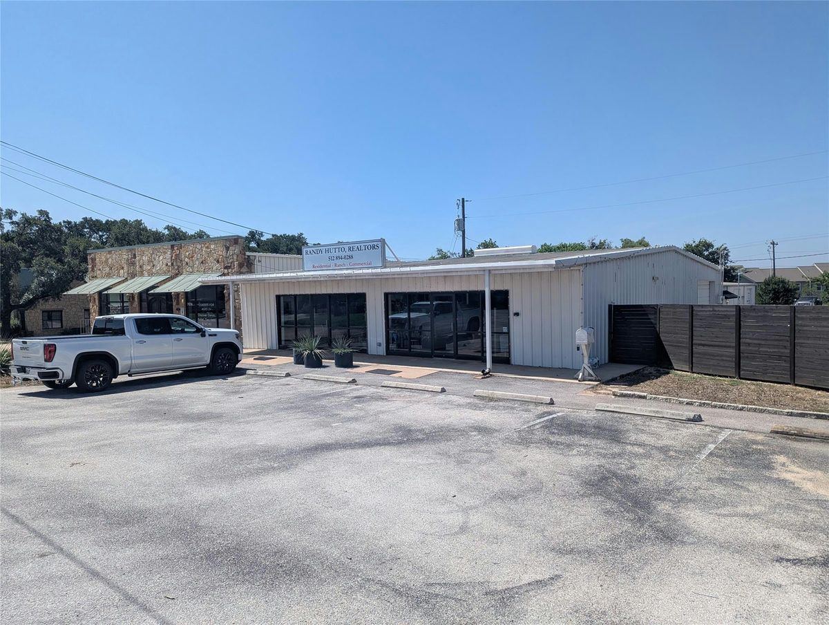709 A & B and 711B Hwy 290 Hwy — exterior