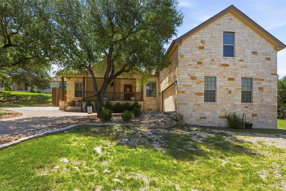 21911 Moffat Dr — exterior