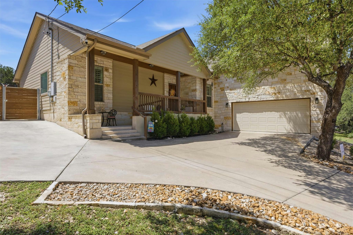 21911 Moffat Dr — photo 2