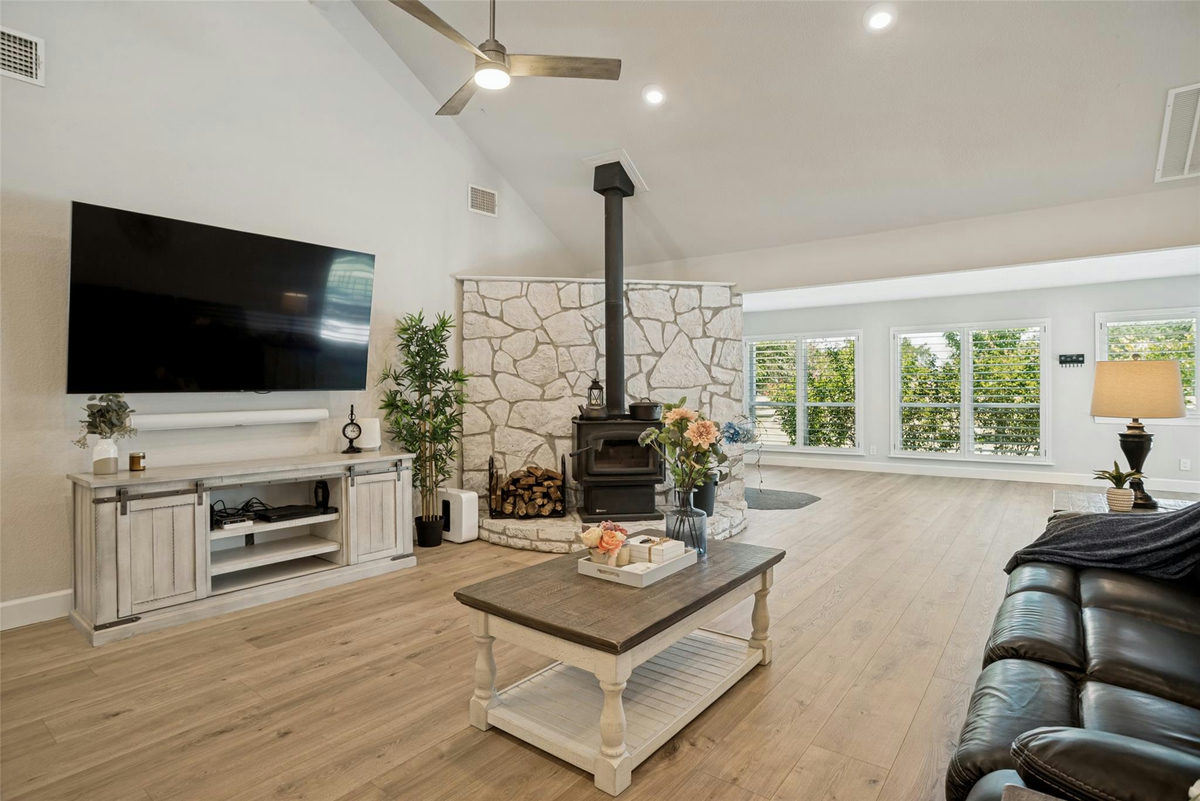 190 Young Ranch Rd — photo 4