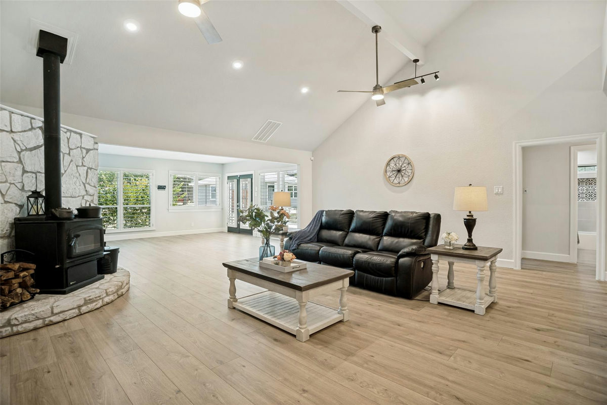 190 Young Ranch Rd — photo 3