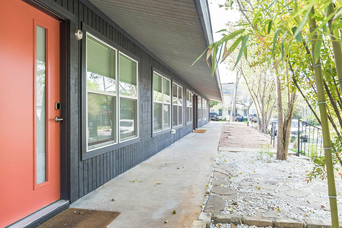 2201 Leon St — photo 4