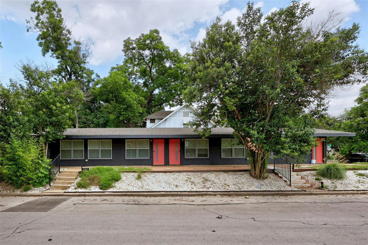 2201 Leon St — exterior