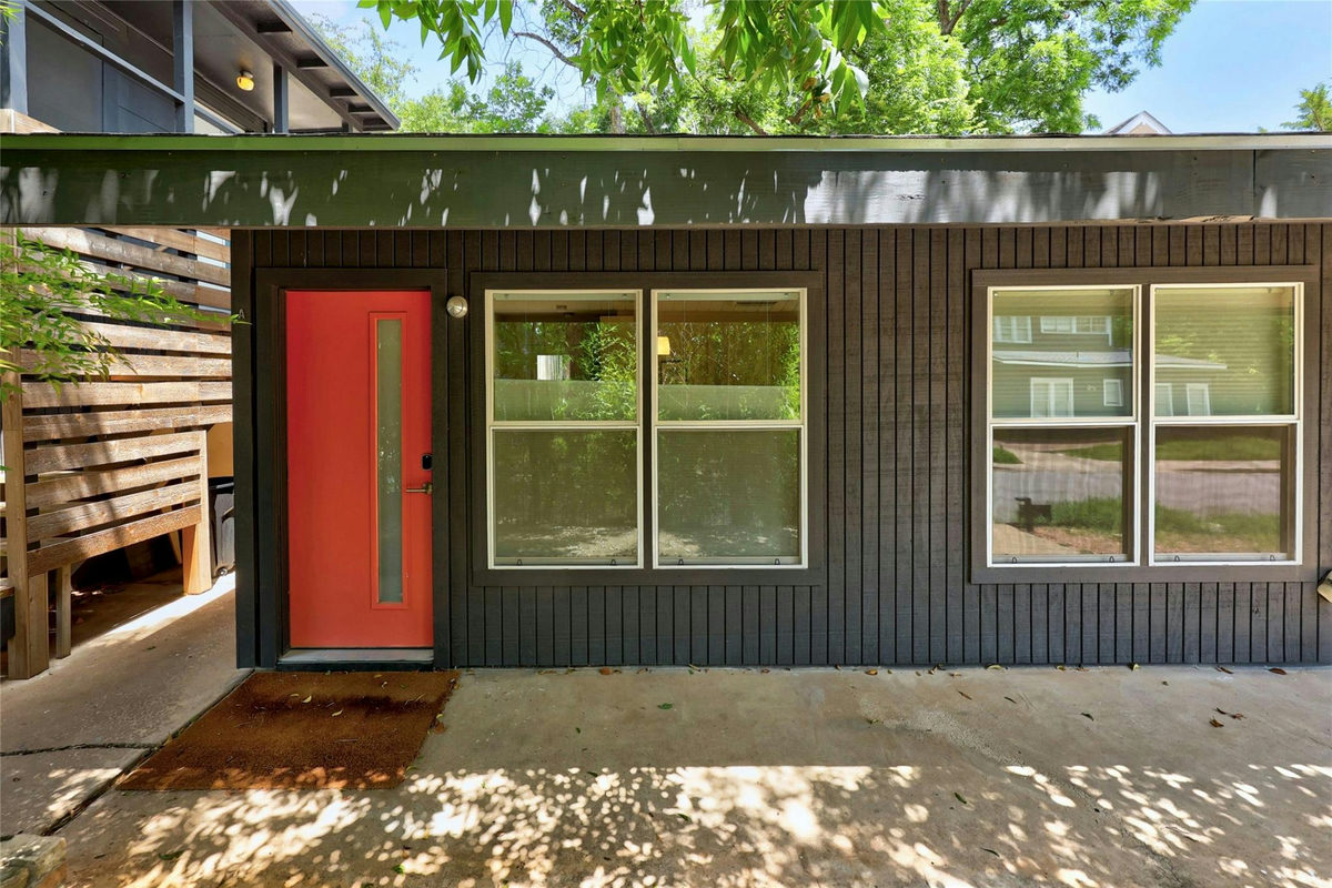 2201 Leon St — photo 3