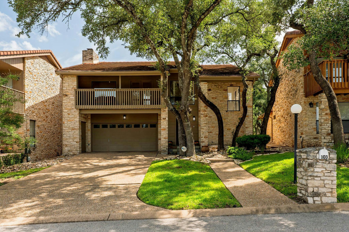 103 Crescent Bluff — exterior