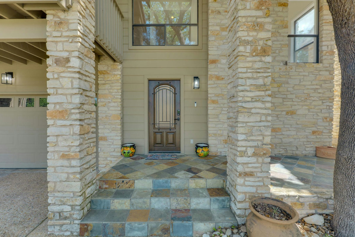 103 Crescent Bluff — photo 2