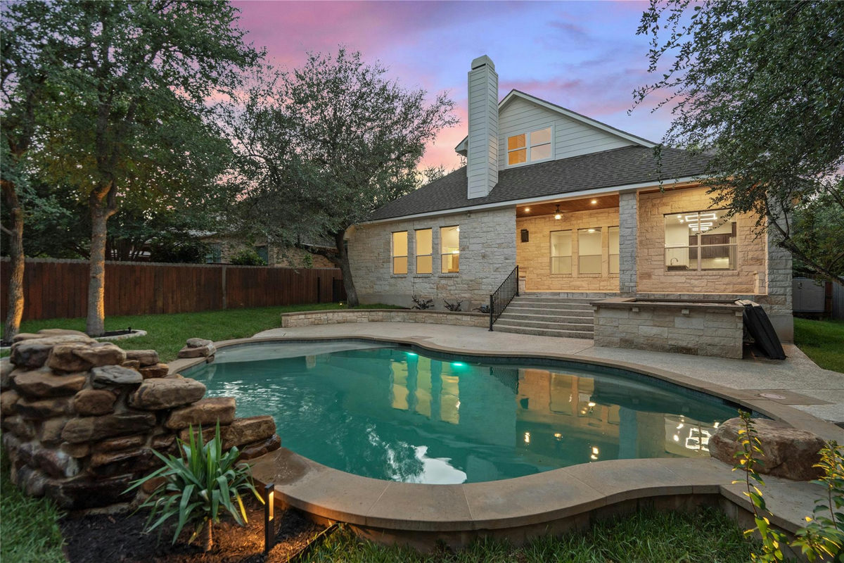 1807 Liberty Oaks Blvd — exterior