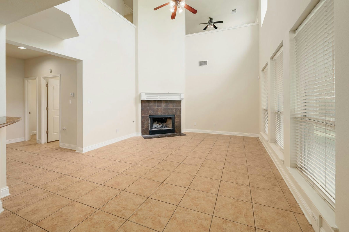 11904 Quassia Dr — photo 2