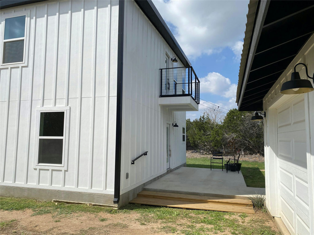 31 HEATHROW Ln — photo 2