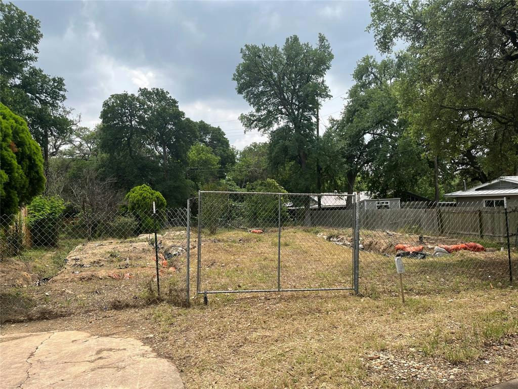 4621 Menchaca Rd