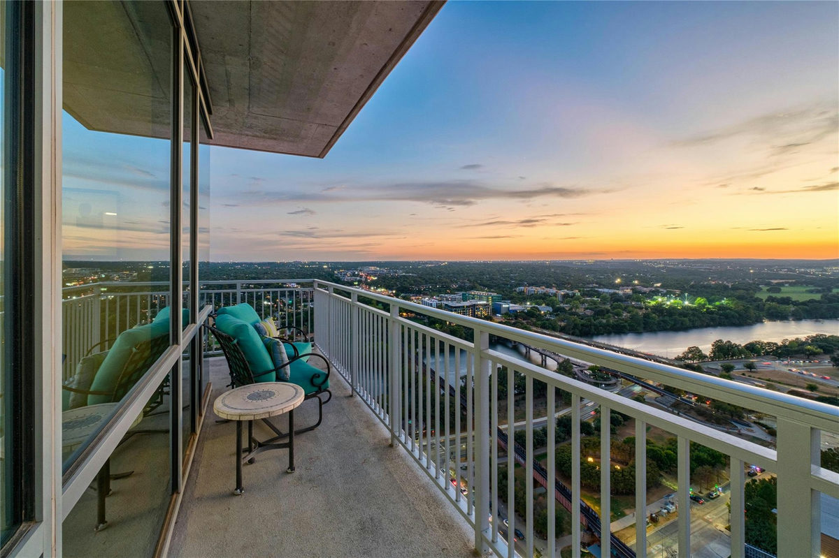 222 West Ave #2802 — exterior