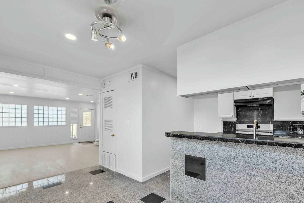 5210 Woodrow Ave — photo 3