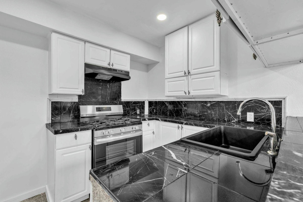 5210 Woodrow Ave — photo 2