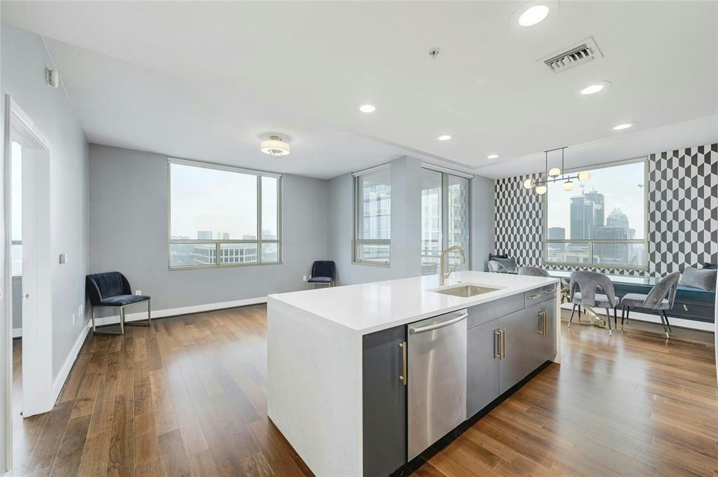 300 Bowie St #2301 — exterior