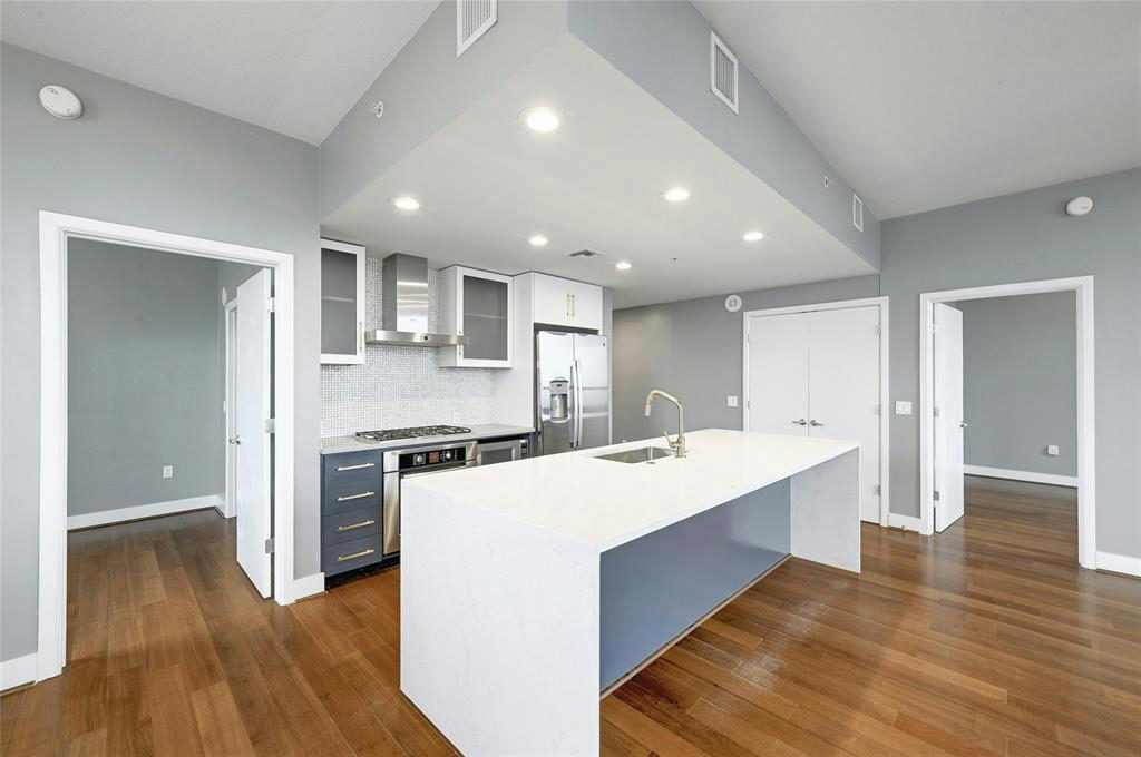 300 Bowie St #2301 — photo 3