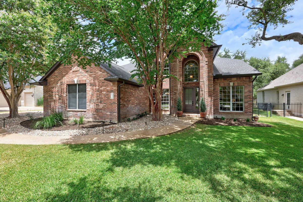 430 Champions Dr — exterior