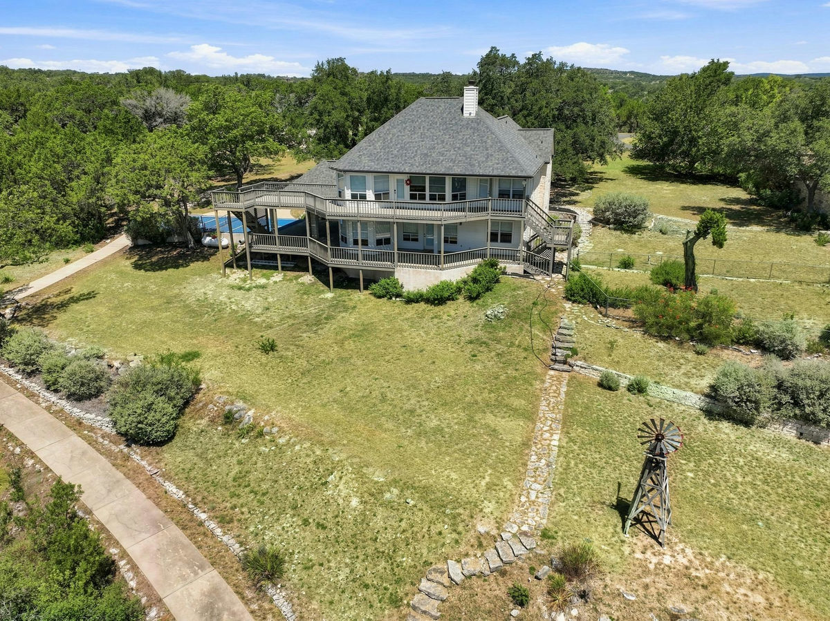 18113 Travis Dr — photo 4