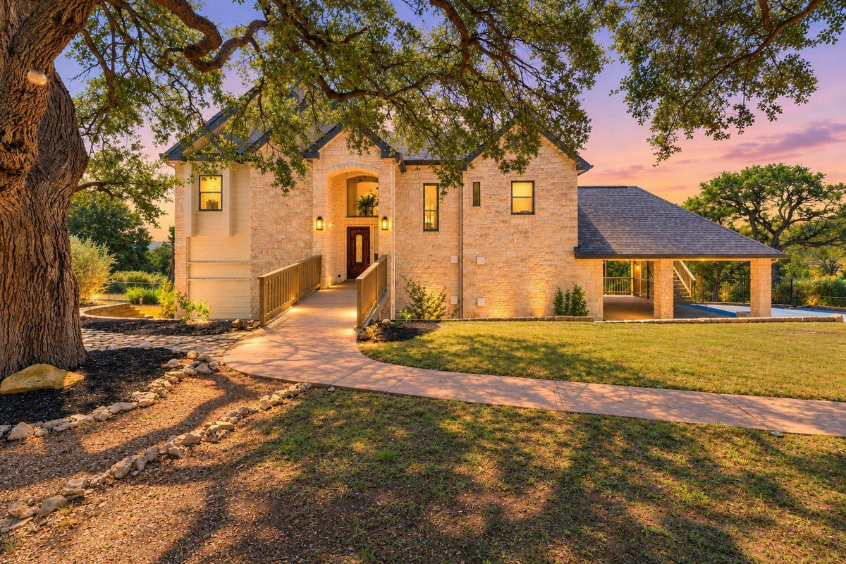 18113 Travis Dr — exterior