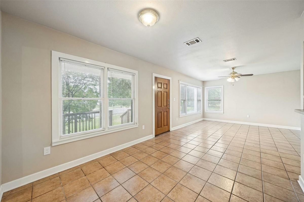 205 Woodward St — photo 4