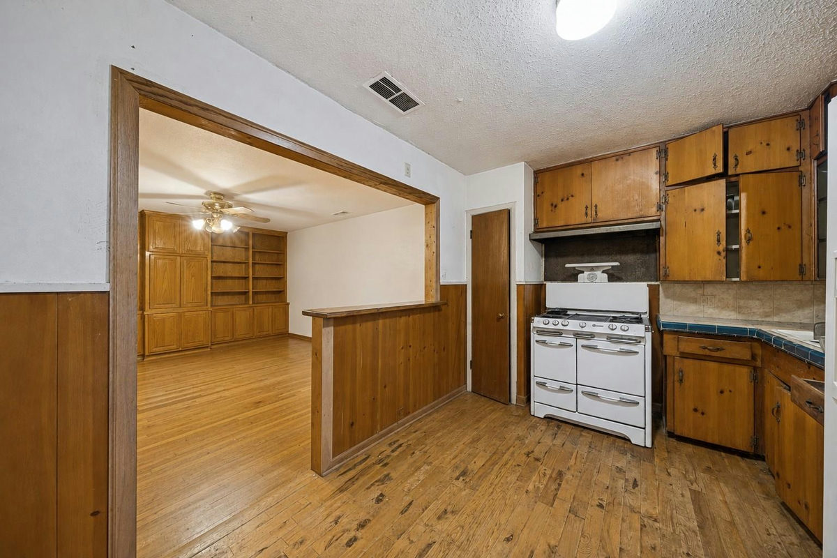 207 Woodward St — photo 4