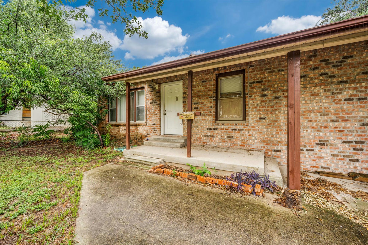 207 Woodward St — photo 3