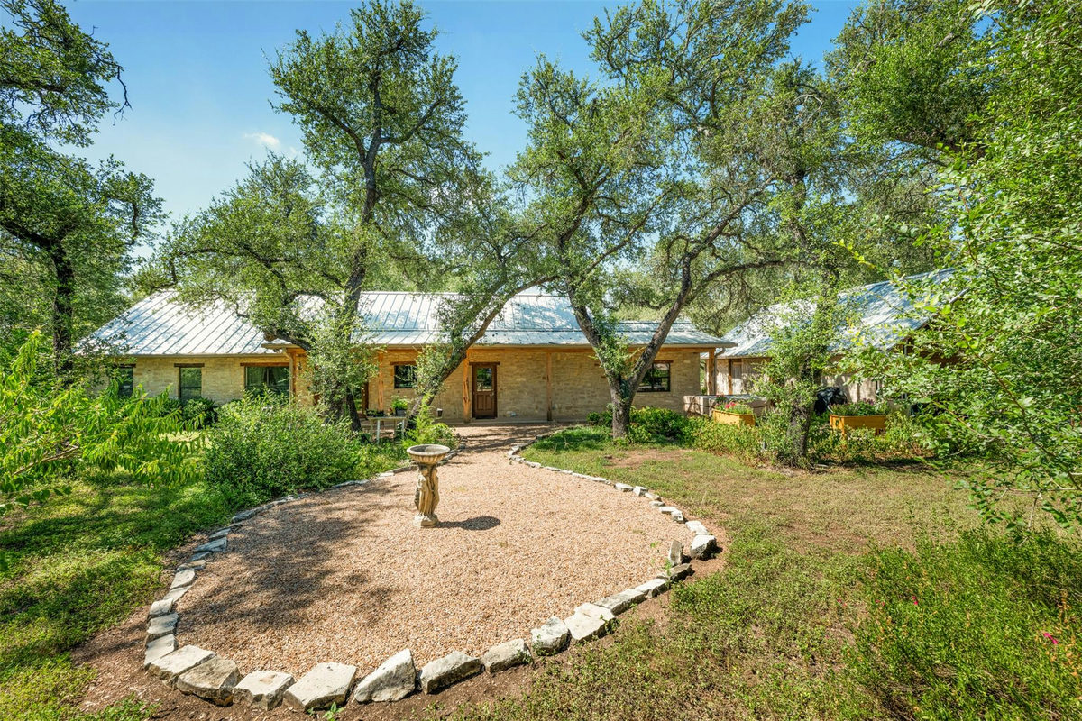 220 Meadowview Dr — exterior