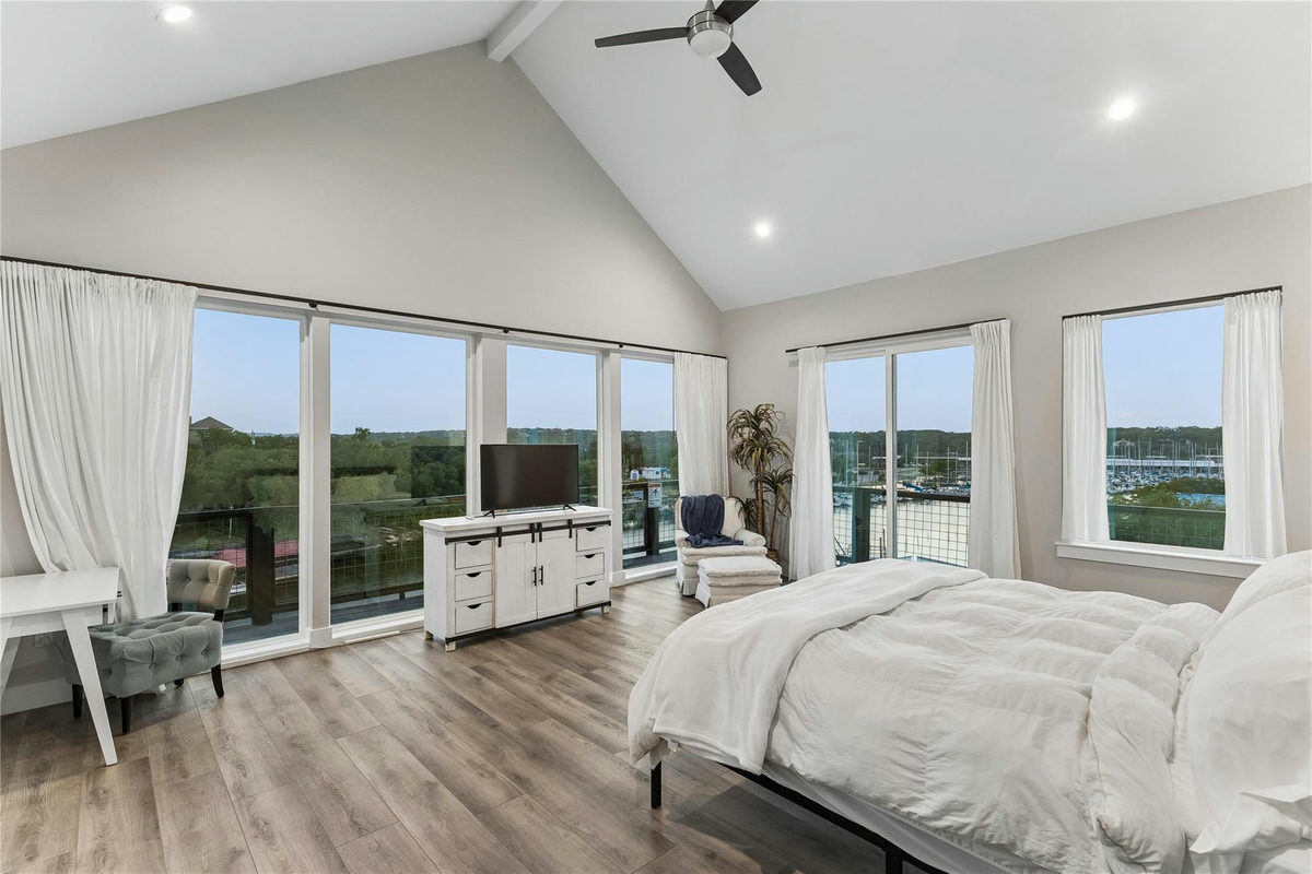 16323 Lake Loop — photo 4