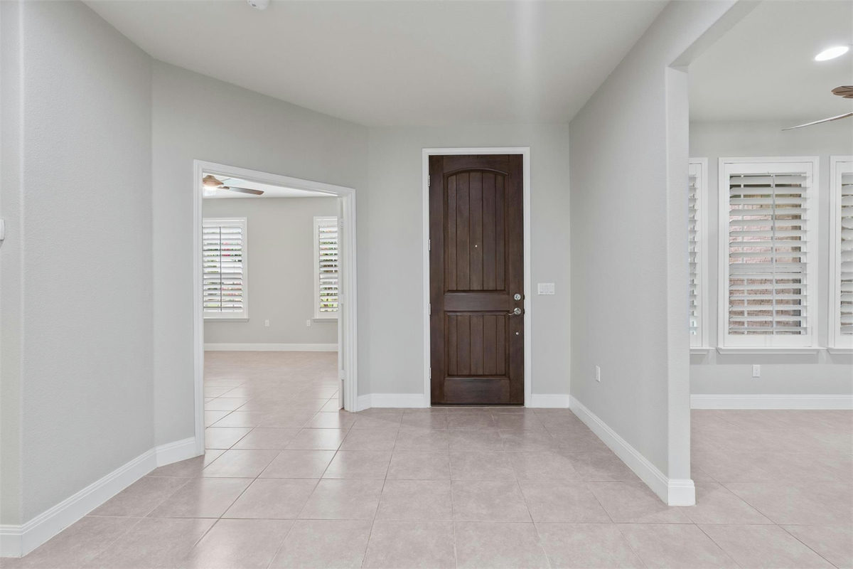 511 Davis Mountain Cir — photo 2