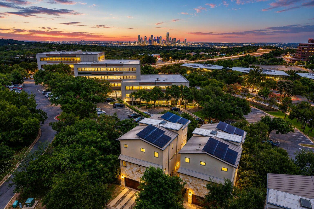 1142 Lost Creek Blvd #12 — photo 2