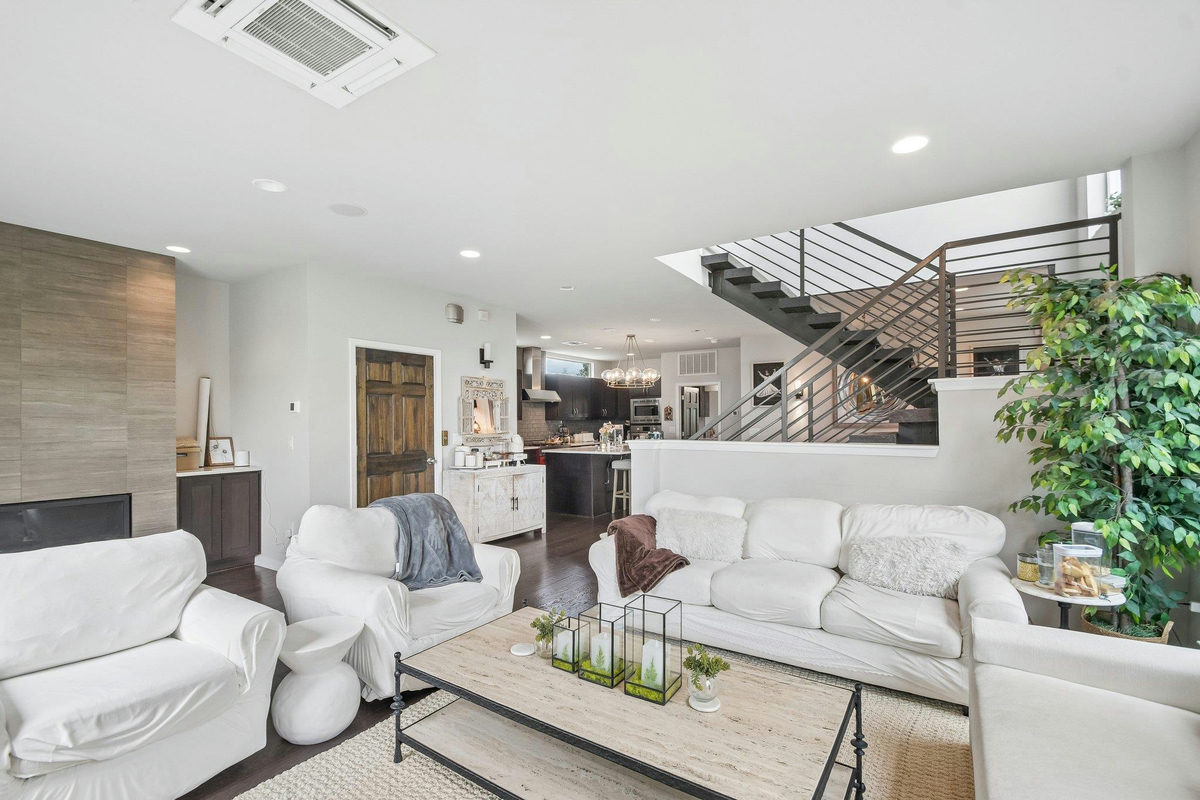 1142 Lost Creek Blvd #12 — photo 5