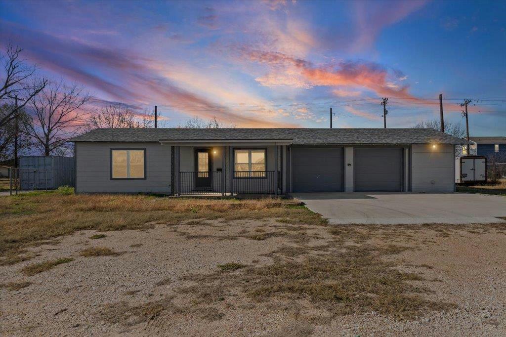 301 S Highway 183 — exterior
