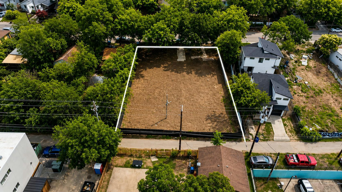 2017 E 8th St — exterior