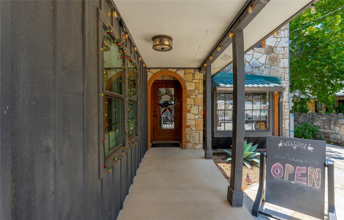 310 WIMBERLEY Sq — photo 4