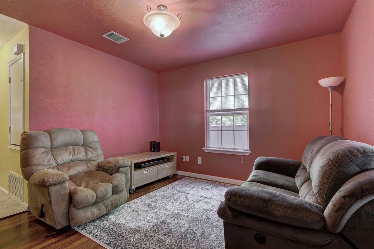 611 W Live Oak St — photo 4