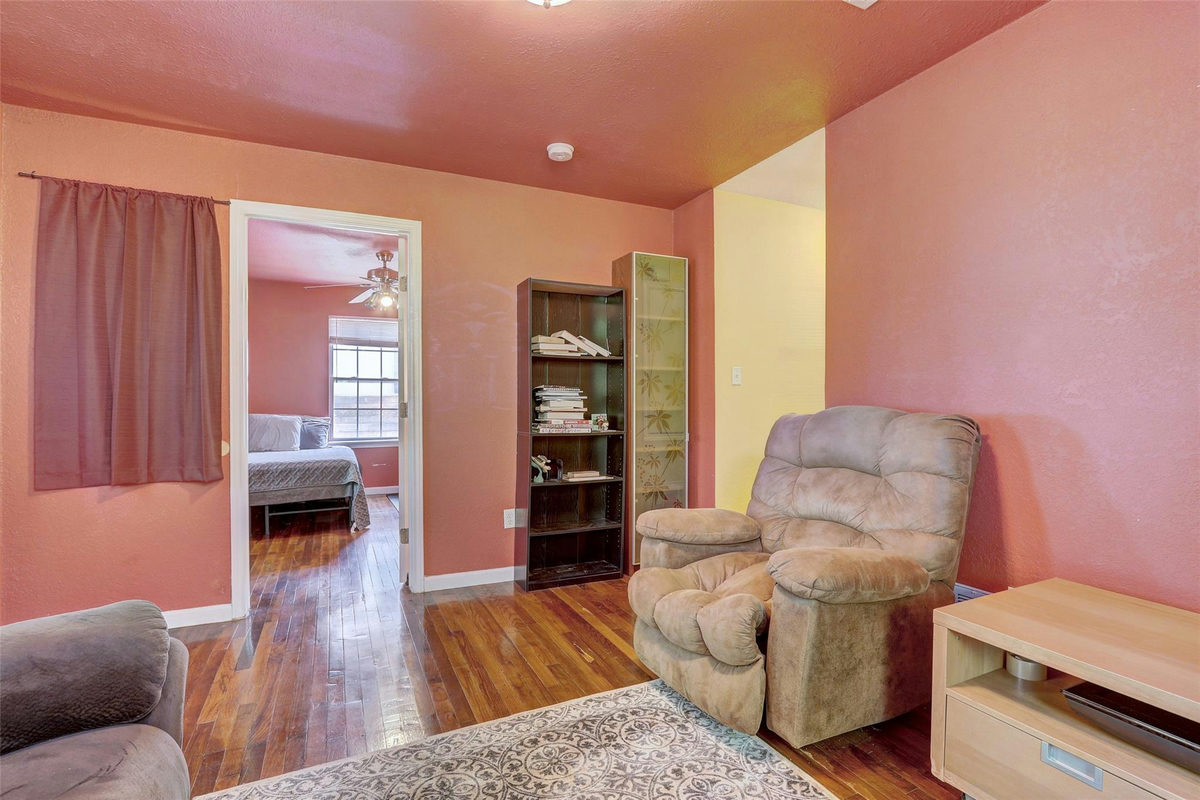 611 W Live Oak St — photo 5