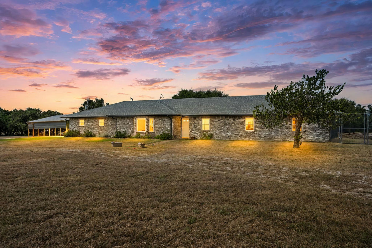 851 San Gabriel Dr — exterior