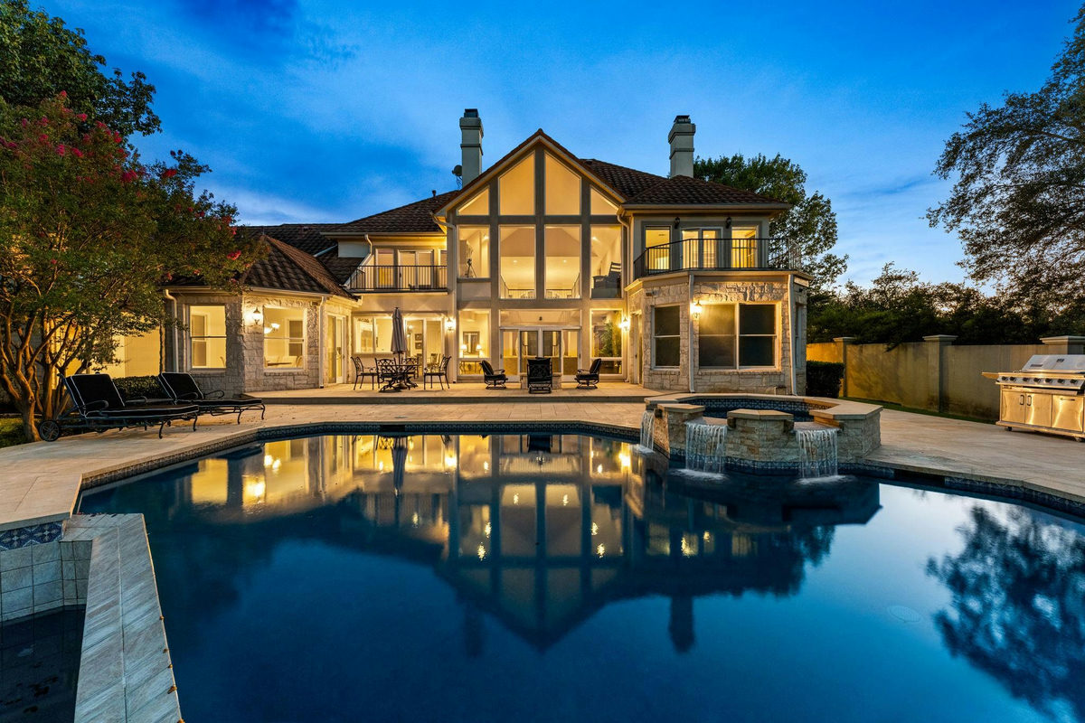 2819 Cliff Pt — exterior