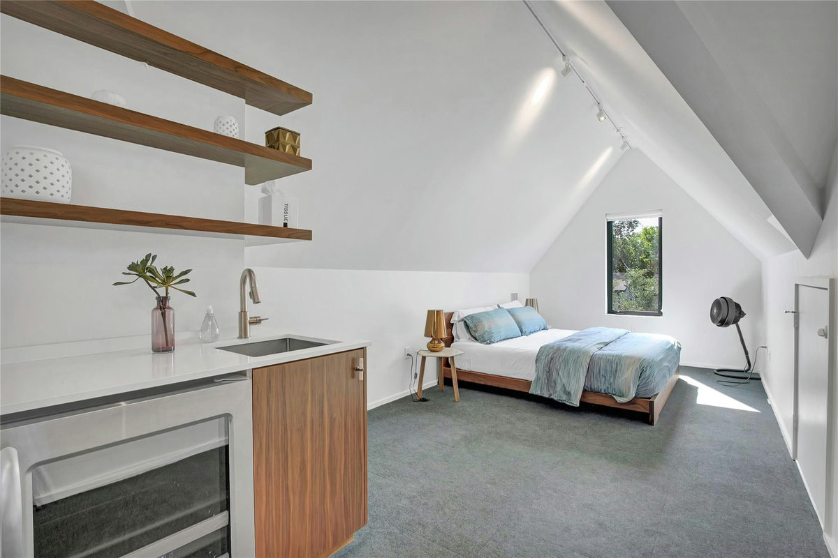 52 Waller St #A — photo 3