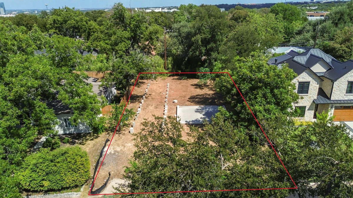 2320 Westoak Dr — photo 2