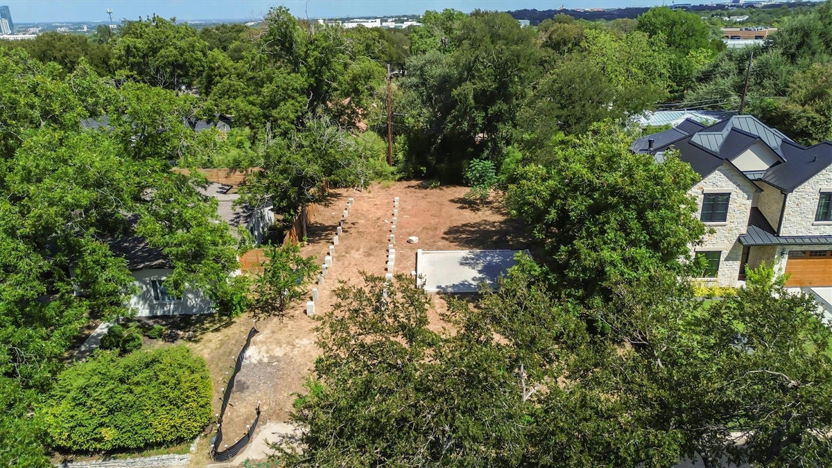 2320 Westoak Dr — photo 3