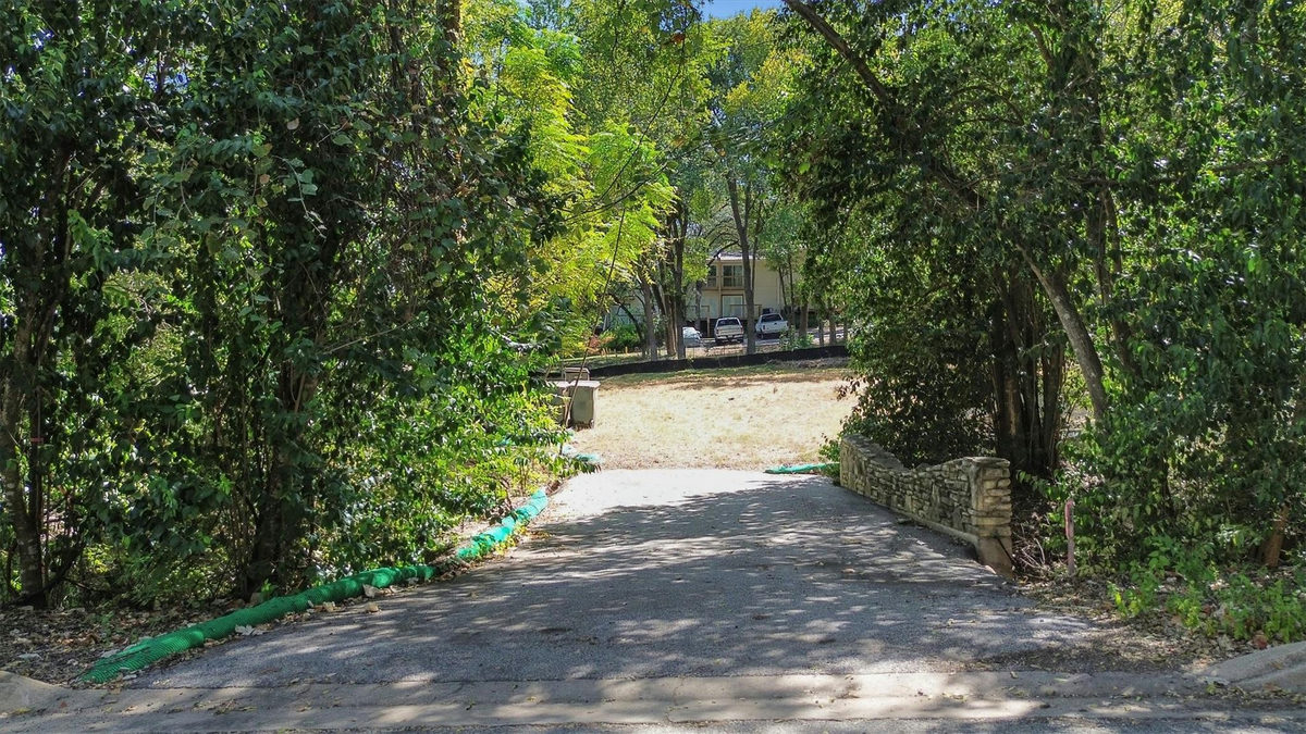 613 Rock Park Dr — exterior