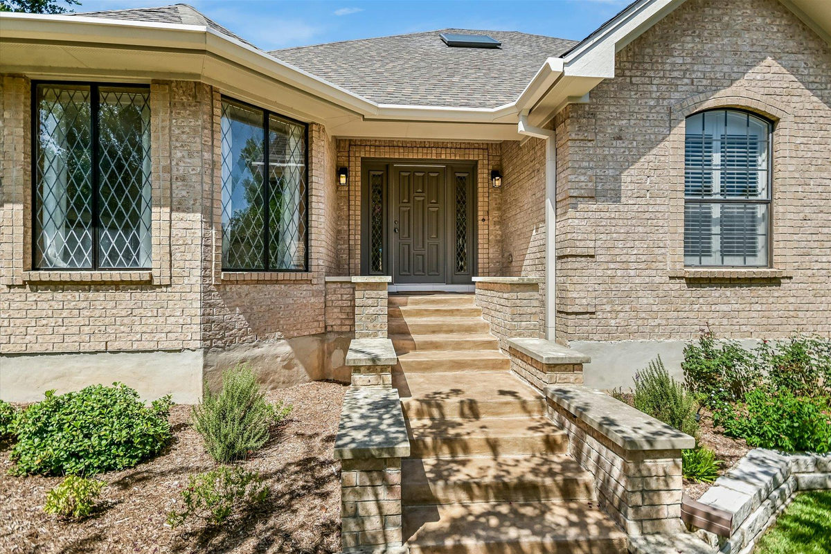 5801 Harrington Cv — photo 2