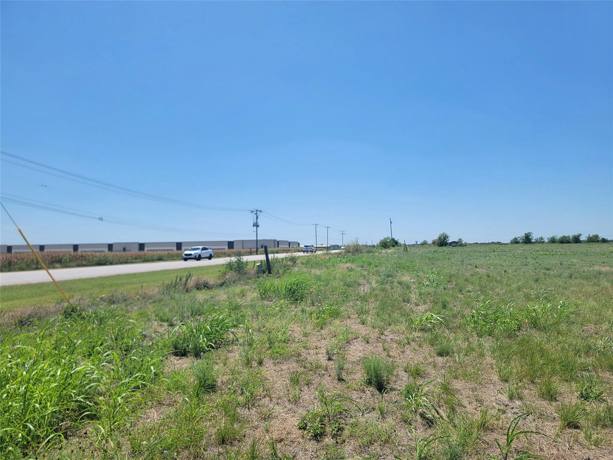 2277 Limmer Loop — photo 3