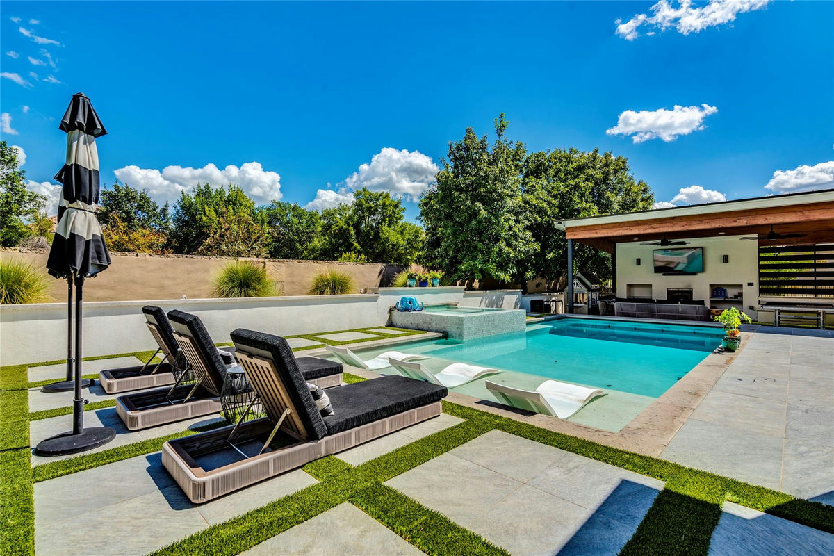 109 Bisset Ct — photo 3
